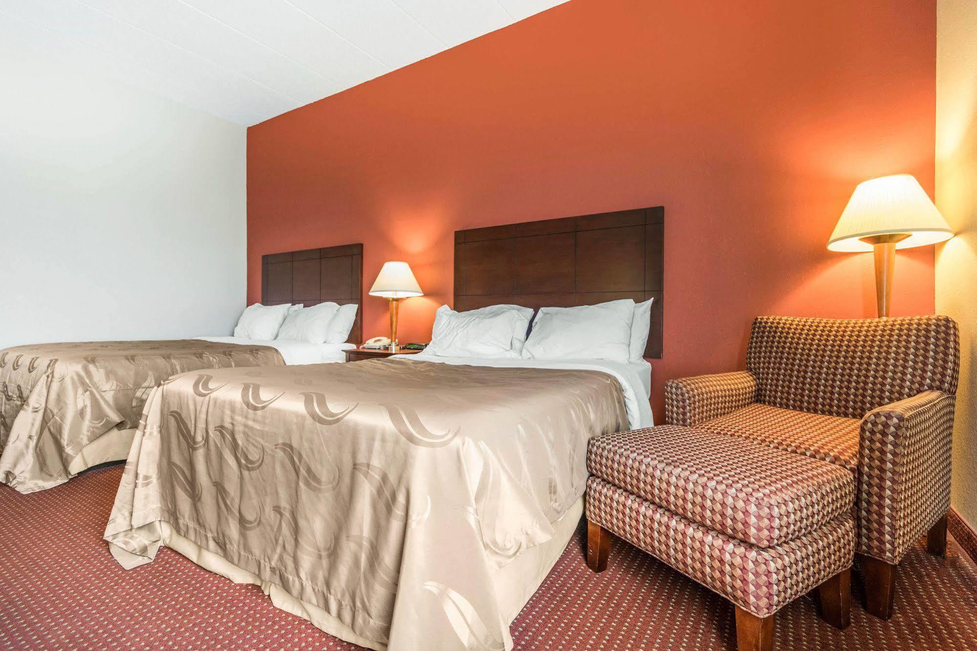 Quality Inn & Suites Lawrenceburg Exterior foto